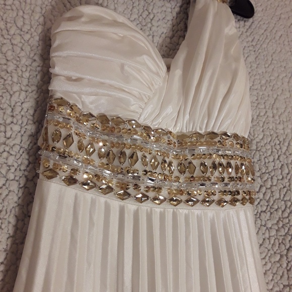 One-Shoulder White Gown With Gold Beading - Picture 4 of 8